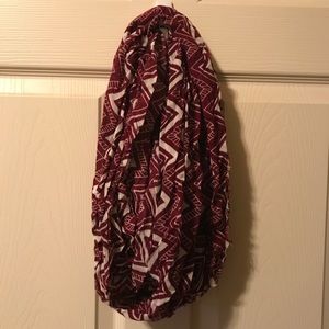 NWOT burgundy & White infinity scarf